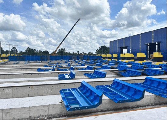Sistema modular de encofrado de acero GETO con conexiones de fijación para una producción versátil de vigas
